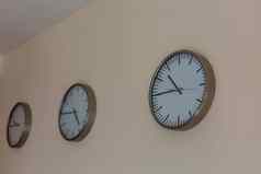 复古的房间时钟装饰墙