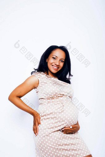 年轻的漂亮的非洲美国女人怀孕了快乐微笑摆姿势白色背景孤立的生活方式人概念