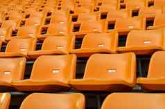 橙色空塑料座位体育场