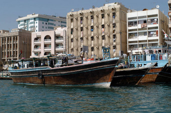 单桅帆船迪拜港