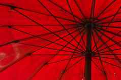 红色的伞泰国乡村市场