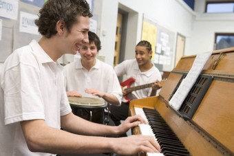 学生音乐家练习教室