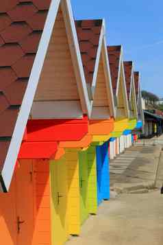 行色彩斑斓的海滩小屋小木屋