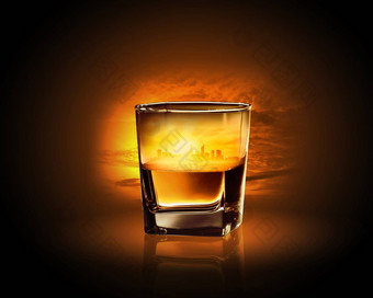 玻璃<strong>威士忌</strong>