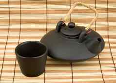 黑色的陶瓷中国人茶壶杯子