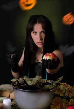女巫给毒苹果