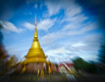 <strong>泰国</strong>金phratad帕戈加蓝色的多云的天空缩放