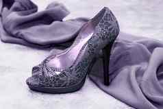 紫罗兰色的鞋子