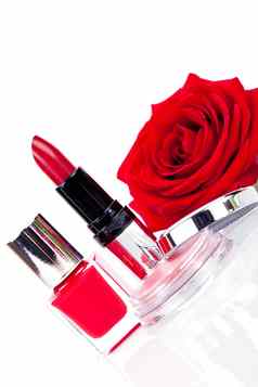 时尚化妆品新鲜的红色的玫瑰