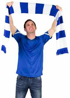 足球风扇蓝色的持有围巾