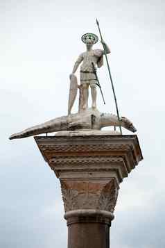 威尼斯广场雕塑西奥多。威尼斯的靠山