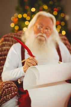 集中圣诞老人写作列表扶手椅