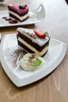 巧克力蛋糕树莓蛋糕