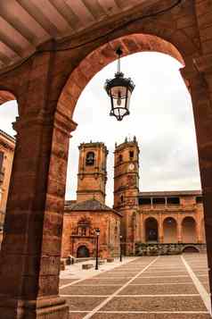 教堂塔文艺复兴时期的广场alcaraz卡斯蒂利亚污点西班牙
