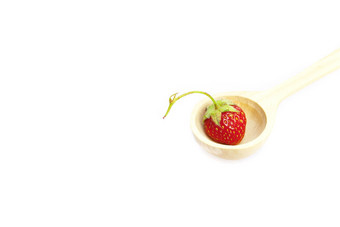 草莓木勺子孤立的白色