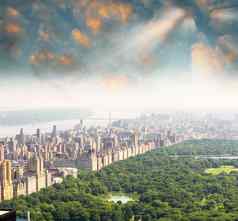 美丽的日落天空中央公园曼哈顿纽约城市