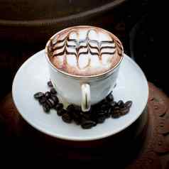 拿铁艺术咖啡咖啡豆子亚洲陶器背景