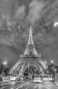 巴黎6月埃菲尔铁塔塔灯交通毛巾