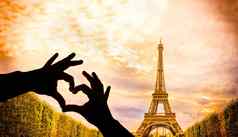 埃菲尔铁塔塔巴黎手心形状
