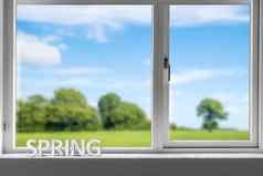 装饰春天窗口窗台上视图绿色花园