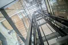透明的电梯现代电梯轴玻璃建筑
