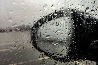 雨滴车<strong>下雨</strong>一天车停车好视图司机座位