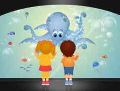 孩子们看章鱼水族馆