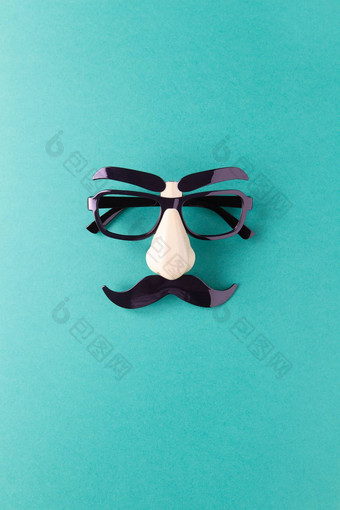 狂欢节面具胡子鼻子眼镜蓝色的背景复制空间概念八字胡十一月男人的健康前列腺癌癌症意识月慈善机构父亲的一天垂直极简主义平躺