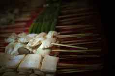 亚洲街食物烤中国人四川辣椒玛拉风格卖方准备餐球海产品蔬菜烧烤四川胡椒泰国街食物