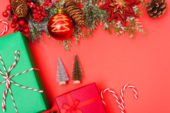 圣诞节绿色礼物盒子装饰冷杉树分支机构