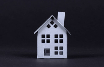 房地产概念金属房子孤立的黑色的背景