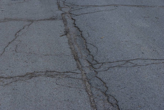 沥青路表面小裂缝损害赔偿人行道上asp