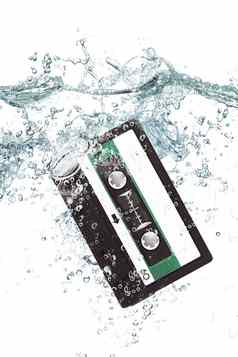 音频盒式磁带下降水