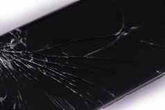 崩溃玻璃黑色的背景智能手机破碎的特写镜头