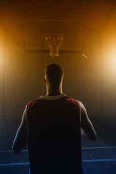 肖像篮球球员前面回来前面篮子