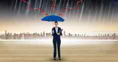 数字复合图像闪电箭头蓝色的伞举行女商人站雨