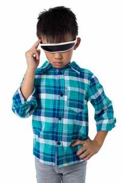 男孩虚拟现实眼镜
