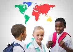 学校孩子们笑前面色彩斑斓的世界地图