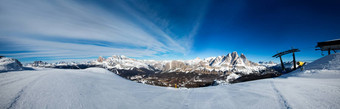 dolomities冬天山滑雪度假胜地