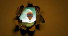 热空气气球浮动超现实主义的纸洞