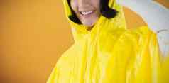 复合图像女人穿黄色的雨衣白色背景