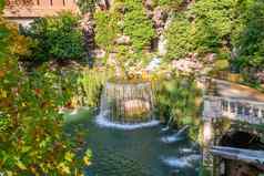 椭圆形喷泉著名的意大利文艺复兴时期的别墅是花园tivoli拉齐奥地区意大利