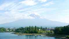 日本富士富士山山湖蓝色的天空不错的云