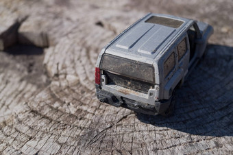 银玩具车木背景吉普车越野车运动型多功能车使金属