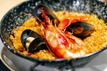 西班牙海鲜饭海鲜典型的菜传统的西班牙语厨房基于海鲜大米