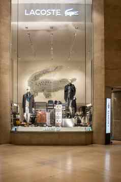 法国鳄鱼商店外观巴黎法国著名的法国奢侈品穿品牌罗浮宫购物中心