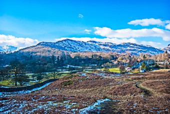 蓝调天空langdale派克阳光明媚的冬天一天<strong>实施</strong>langdale派克站自豪地蓝色的天空