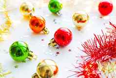 圣诞节一年背景色彩斑斓的装饰球圣诞节树
