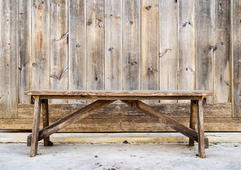 木板凳上木板材墙