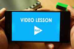手持有电话视频教训在线教育概念